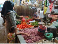 Harga Cabai Rawit di Pasar Kotaagung Masih Bertahan Tinggi