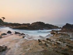 6 Tempat Wisata Populer di Banten, Salah Satunya Memiliki Pemandangan Hamparan Batu Karang Yang Indah