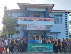 Bersih-bersih Pantai Kotaagung Dalam Rangka Peringatan Harhubnas