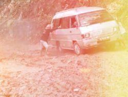 Ruas Jalan Penghubung Antar Kecamatan Rusak Warga Harapkan Perbaikan
