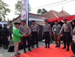 Polres Tanggamus Kerahkan Personel Amankan Pengundian Nomor Urut di KPU Tanggamus
