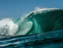 Awas! Potensi Gelombang Tinggi 4 Meter di Perairan Lampung
