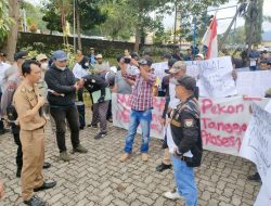 Banyak Masalah, Masyarakat Tuntut Kepala Pekon Tegineneng Limau Diberhentikan 
