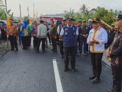 Tinjau Pembangunan Jalan Ruas Kuripan-Simpang Kota Agung, Pj Gubernur Lampung Ingin Mantapkan Jalan Sampai Ruas Simpang Kiluan 