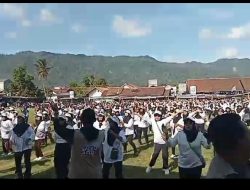 Meledakkk! Senam Sehat Jalan Lurus di Lapangan Srikuncoro Berlangsung Meriah, Diikuti Cawabup Agus Suranto 