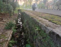 Lapor Pak! Drainase di Jalan Soekarno Hatta Kotaagung Rusak Butuh Perbaikan