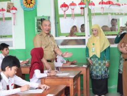 Pj Bupati Tanggamus Kunjungi SD Muhammadiyah Gisting Monitoring Penilaian Akhir Semester