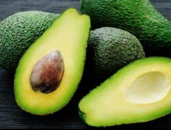Kaya Akan Vitamin dan Mineral, Berikut 5 Manfaat Buah Alpukat untuk Kesehatan