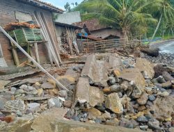 Akibat Banjir Rob, Rumah dan Masjid di Tanggamus Rusak