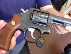 Polisi Grebek Rumah Diduga Tempat Buat Senpi Rakitan di Lampung Tengah