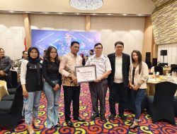 Komnas Perlindungan Anak Kota Bandar Lampung Berikan Penghargaan kepada Kombes Pol. Abdul Waras