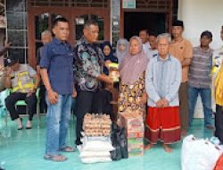 Peduli Sosial, Apdesi Semaka Berikan Bantuan untuk Korban Musibah Kebakaran di Pekon Sukaraja 