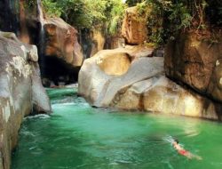 Menikmati Indahnya Pesona Air Terjun Nyarai Lubuk Alung Padang Pariaman