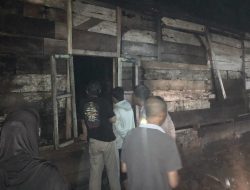 Ditinggal Sahur Tempat Kerabatnya, Rumah Berdinding Papan di Tanggamus Ludes Terbakar