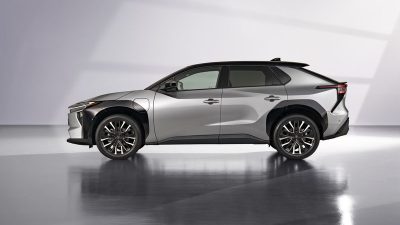 Mobil Listrik Toyota bZ4X Terbaru Meluncur, Cek Perubahan Spesifikasinya