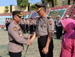 Dua Personel Polres Tanggamus Dapat Penghargaan Kenaikan Pangkat