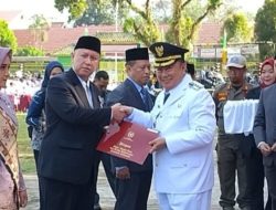 Kepala Disdukcapil Tanggamus Peroleh Tanda Kehormatan Satyalancana Karya Satya 20 Tahun