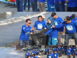 Aksi Nyata Demokrat Tanggamus: Bersihkan Sampah Pesisir Lewat Gerakan Langit Biru